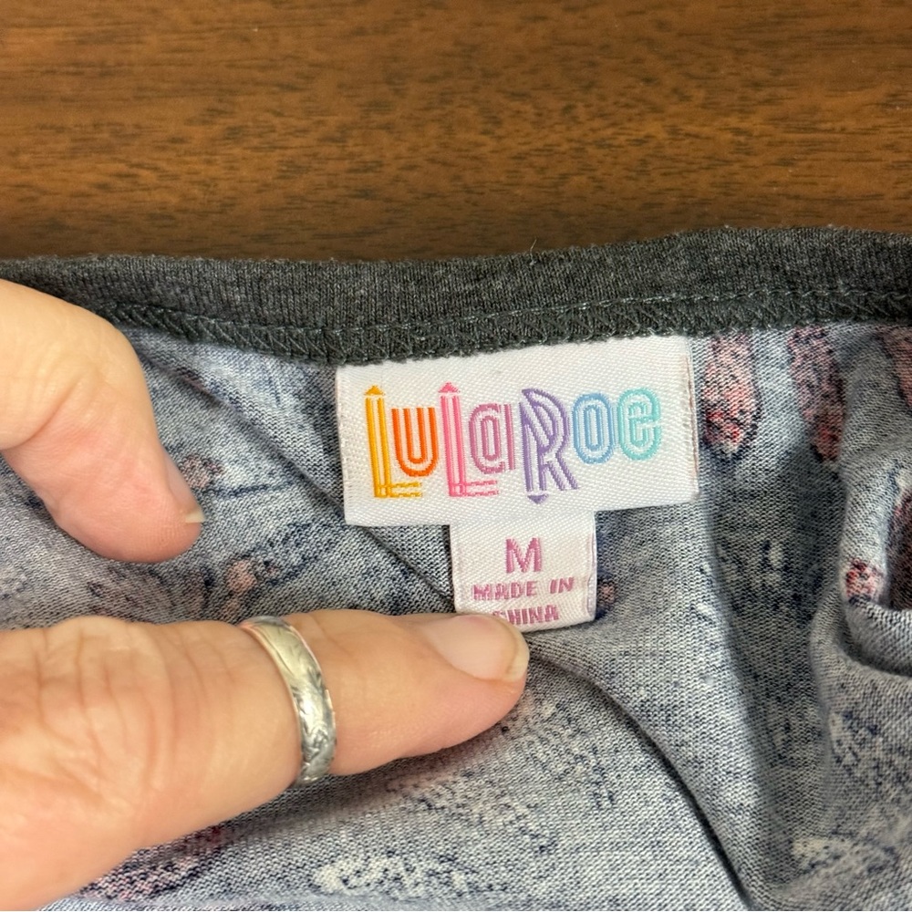 LuLaRoe Medium 3/4 Sleeve Raglan Tee Red White Blue Stars - Picture 5 of 7